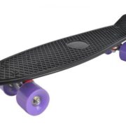 Stylový skateboard z tvrzeného plastu