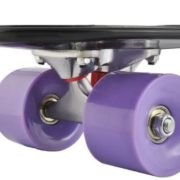 Stylový skateboard z tvrzeného plastu